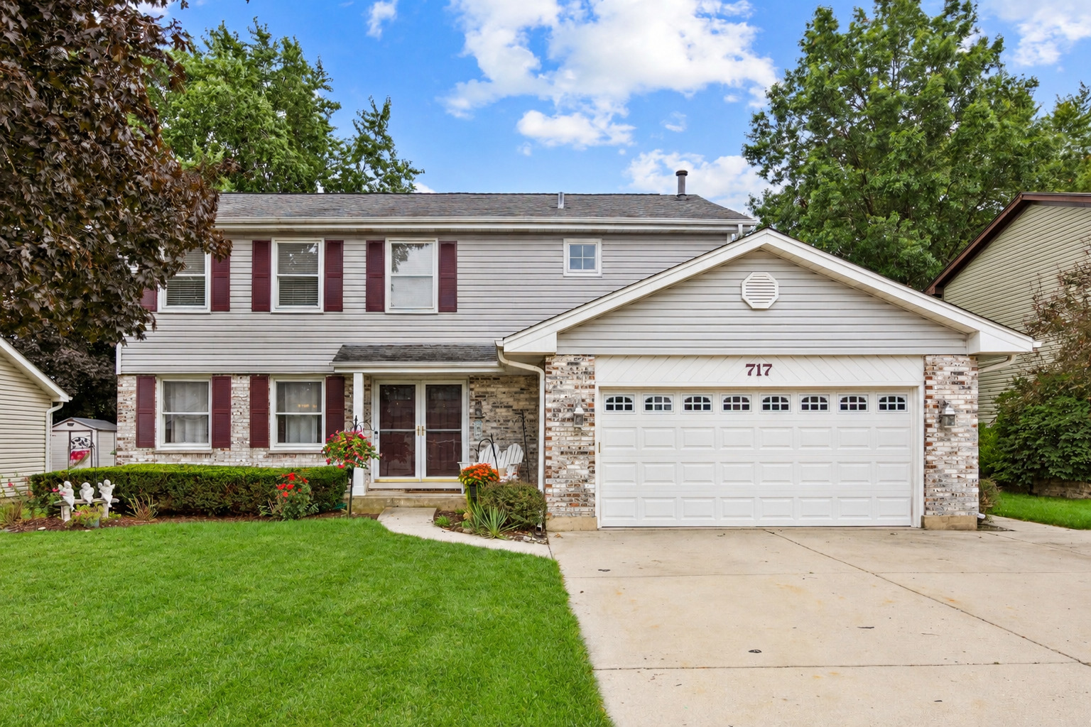 717 S Point Drive, Schaumburg IL 60193