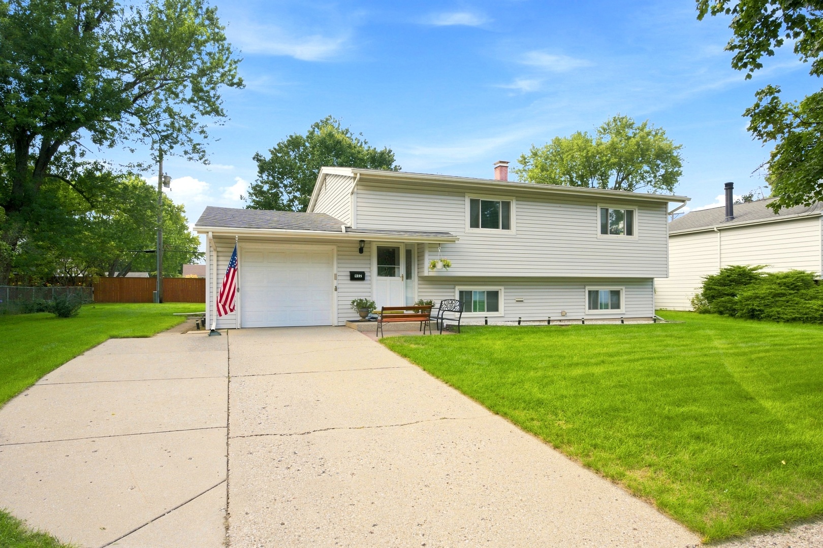 652 Sussex Lane, Crystal Lake IL 60014