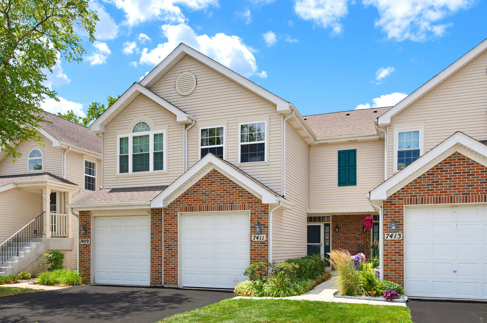 7411 Grandview Court, Carpentersville IL 60110