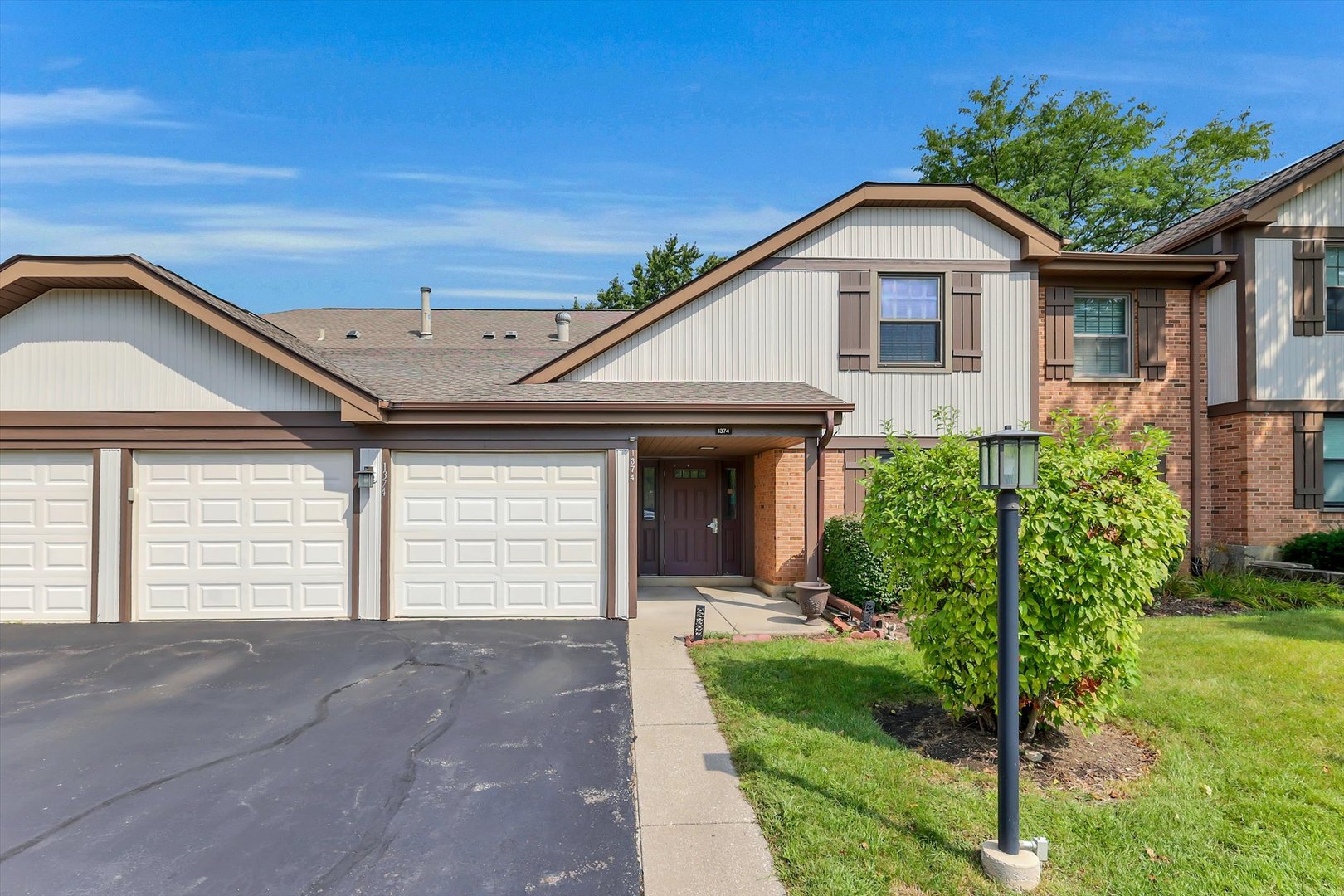 1374 Williamsburg Drive Unit B1, Schaumburg IL 60193