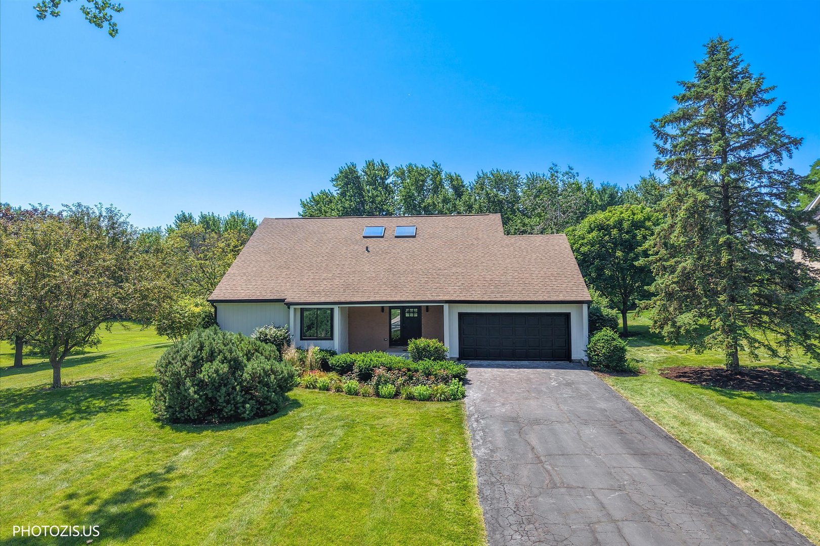 13 Chipping Campden Drive, South Barrington IL 60010
