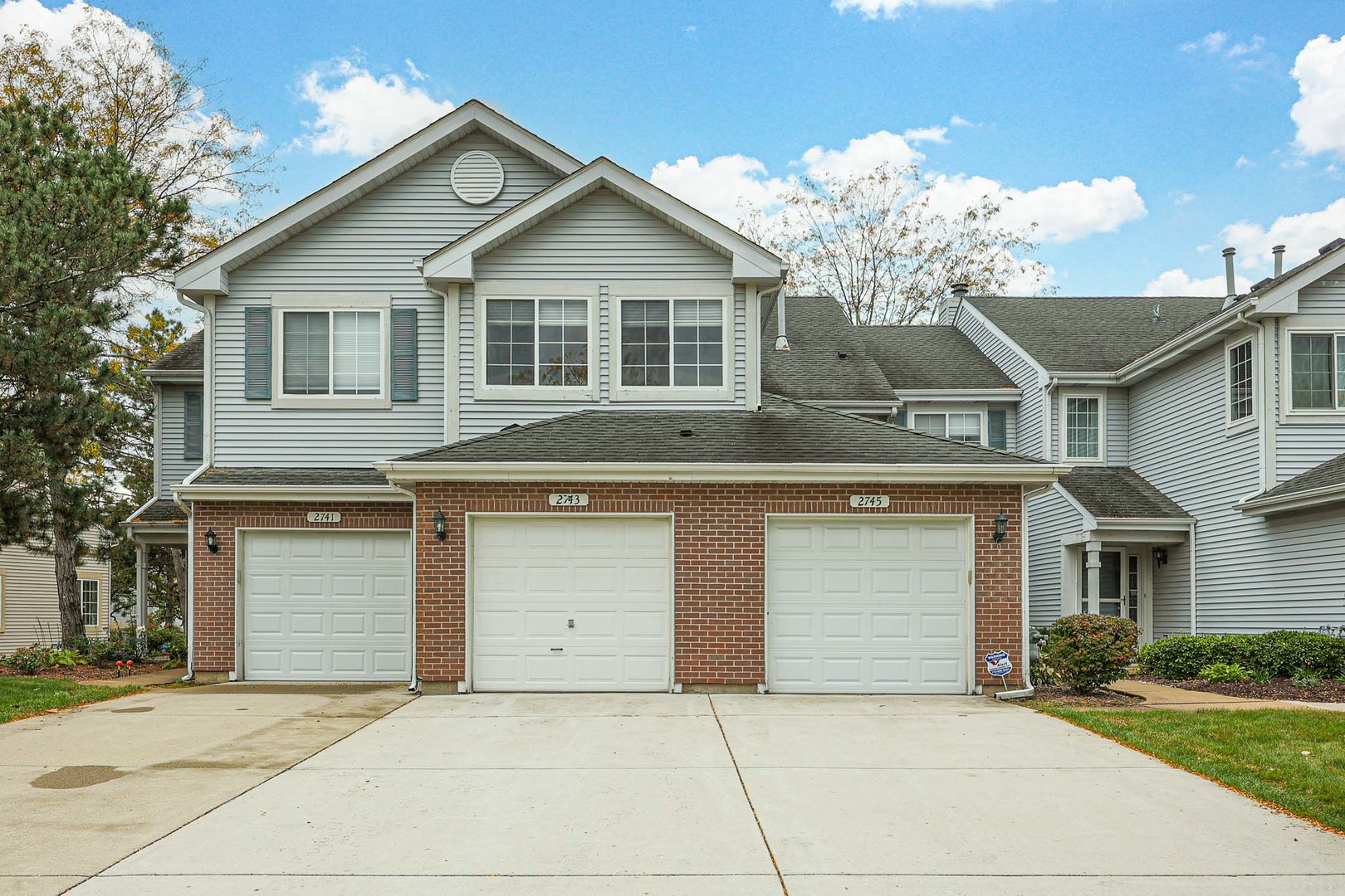 2745 Odlum Drive, Schaumburg IL 60194