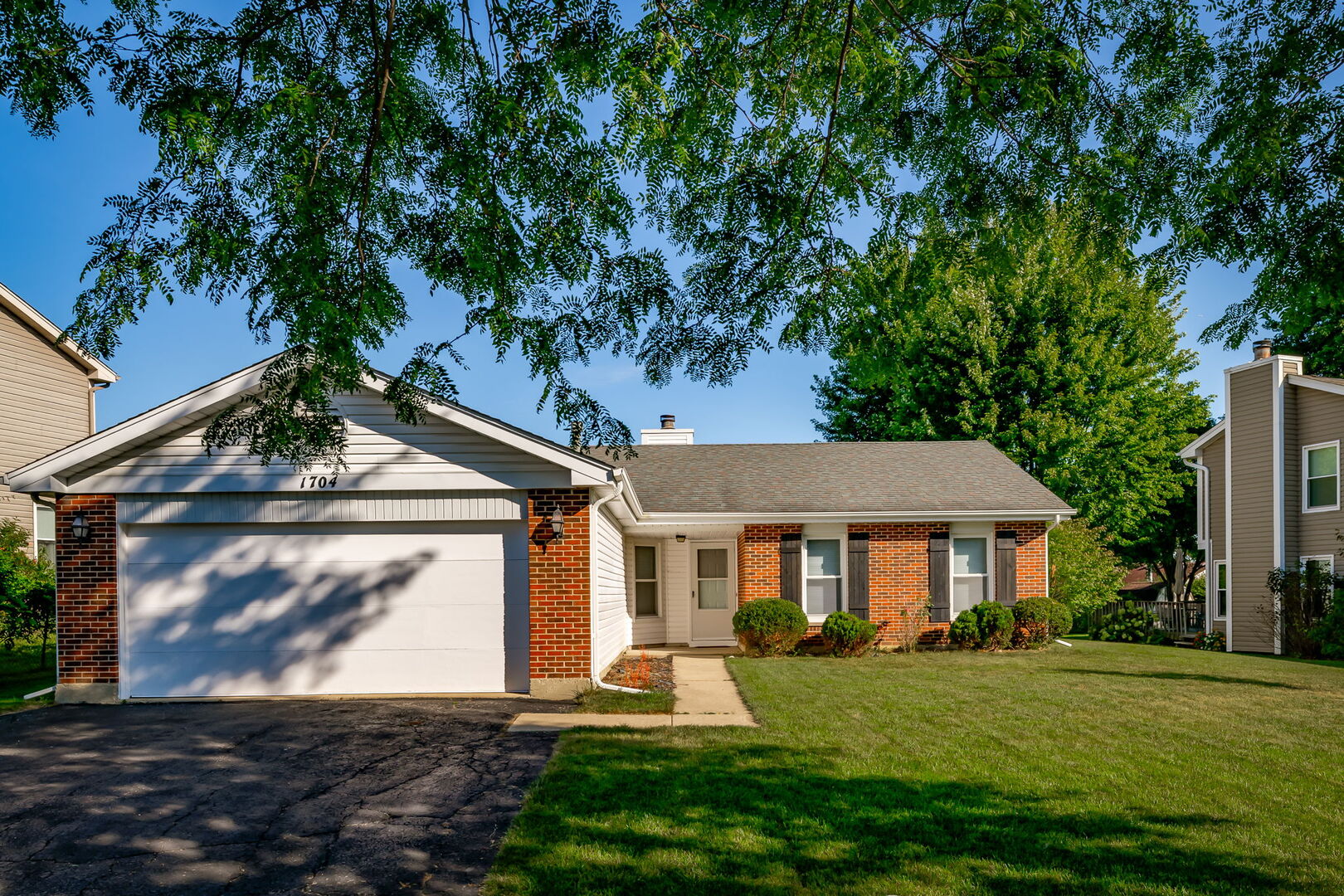 1704 Stratton Pond Lane, Schaumburg IL 60194