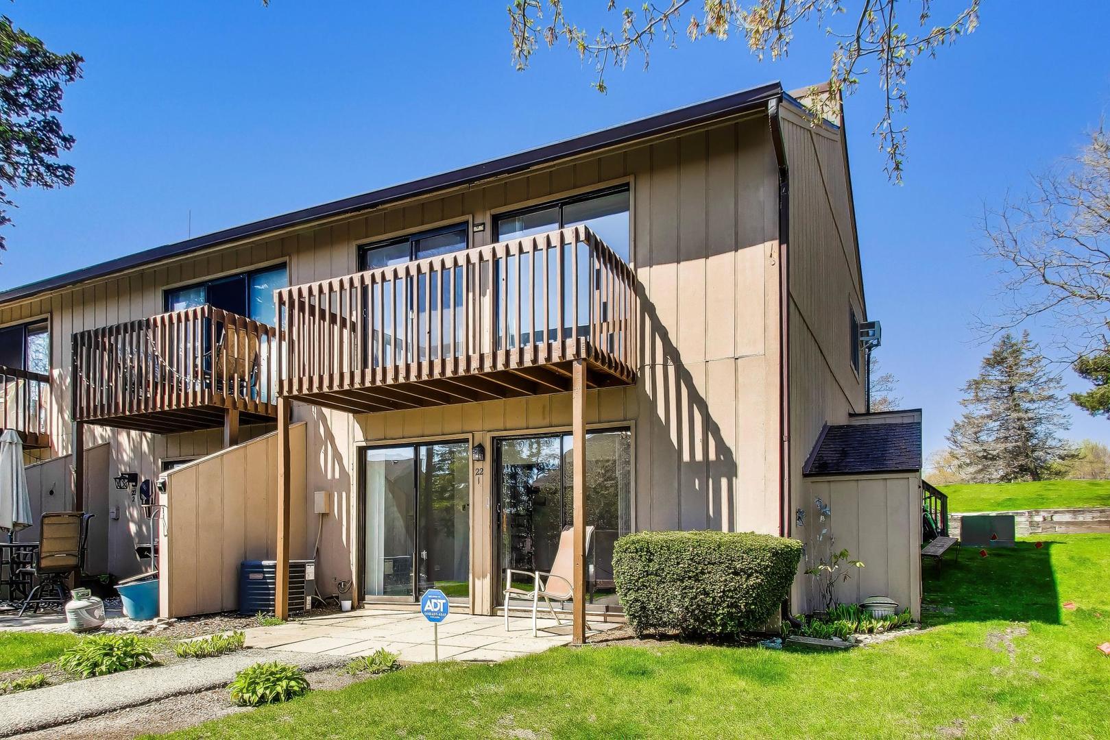 22 Jamaica Colony Unit 1, Fox Lake IL 60020