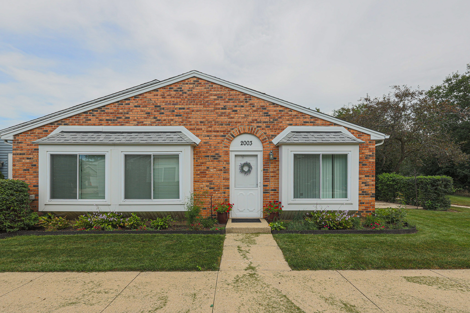 2003 Sudbury Drive, Hoffman Estates IL 60169