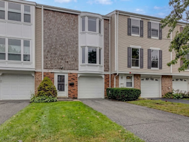 2141 Greystone Place, Hoffman Estates IL 60169