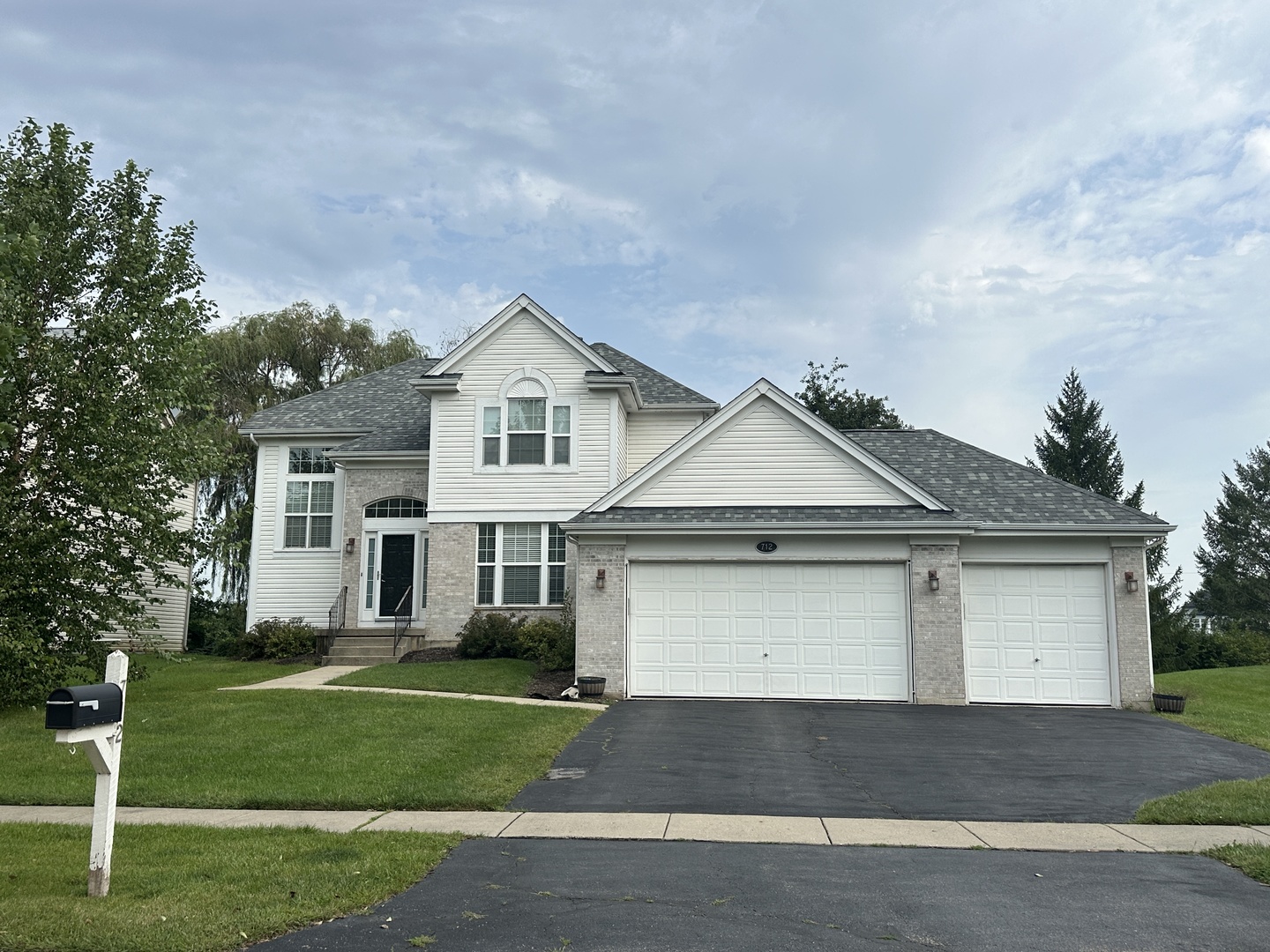 712 Brighton Circle, Port Barrington IL 60010