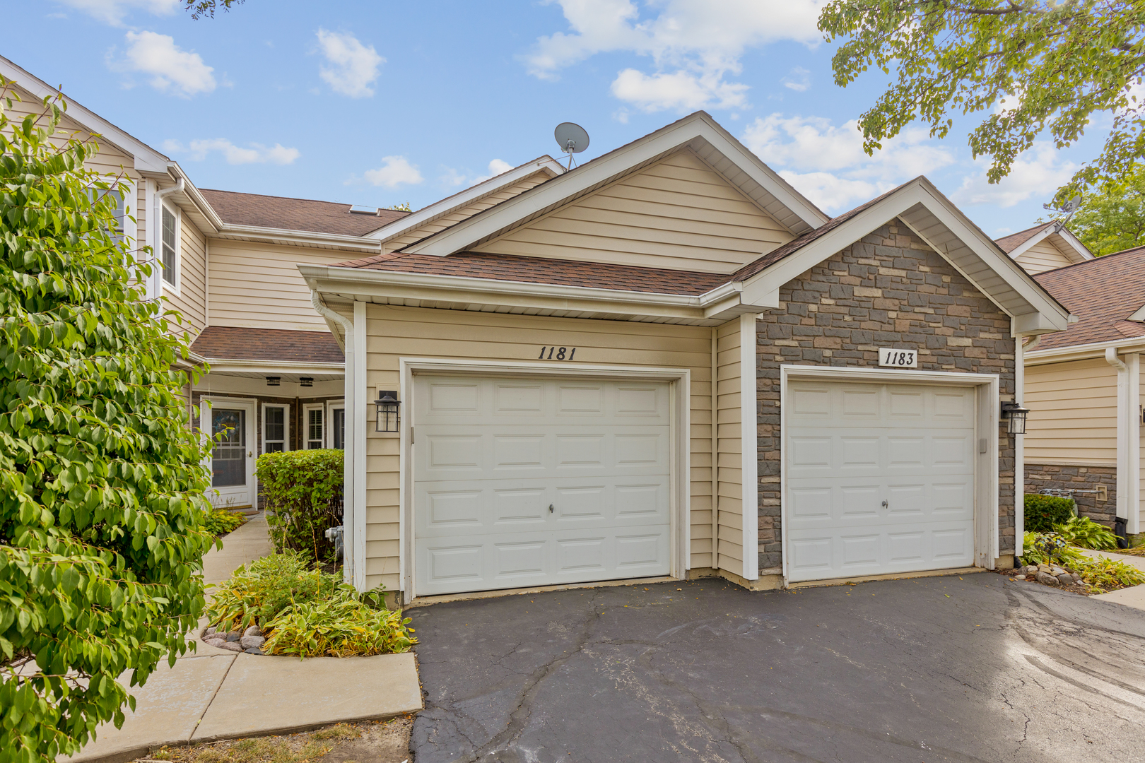 1181 Regency Drive, Schaumburg IL 60193