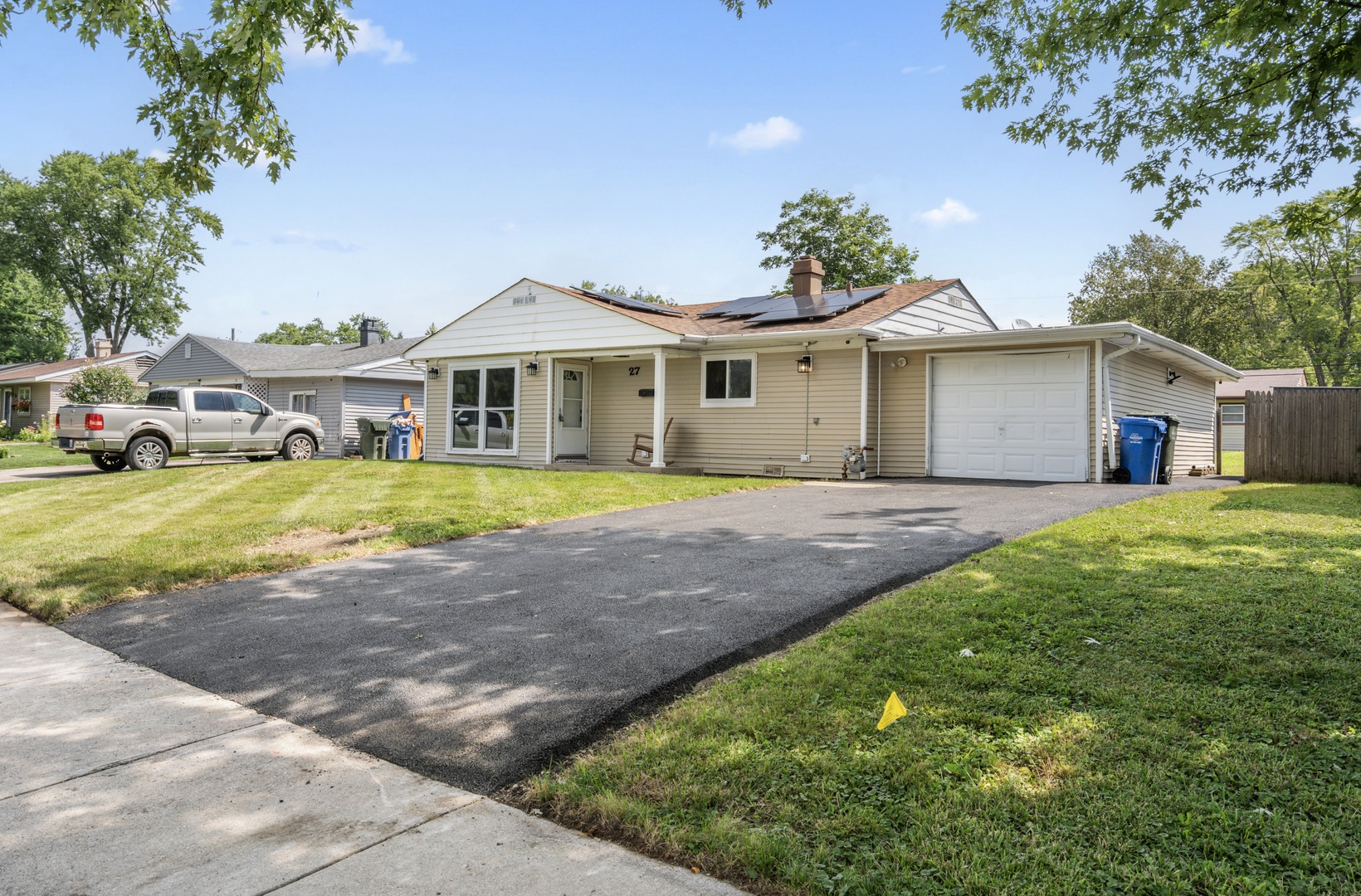 27 Cardinal Lane, Carpentersville IL 60110