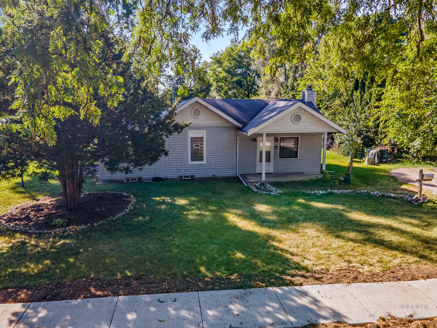 800 S River Road, Fox River Grove IL 60021