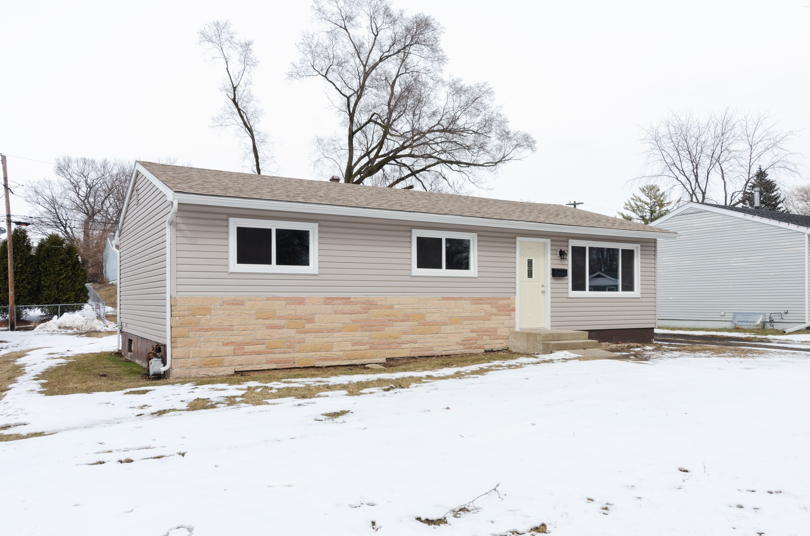 156 Terry Court, Woodstock IL 60098