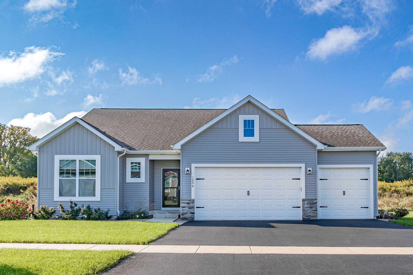 Houtz Circle, Elburn IL 60119