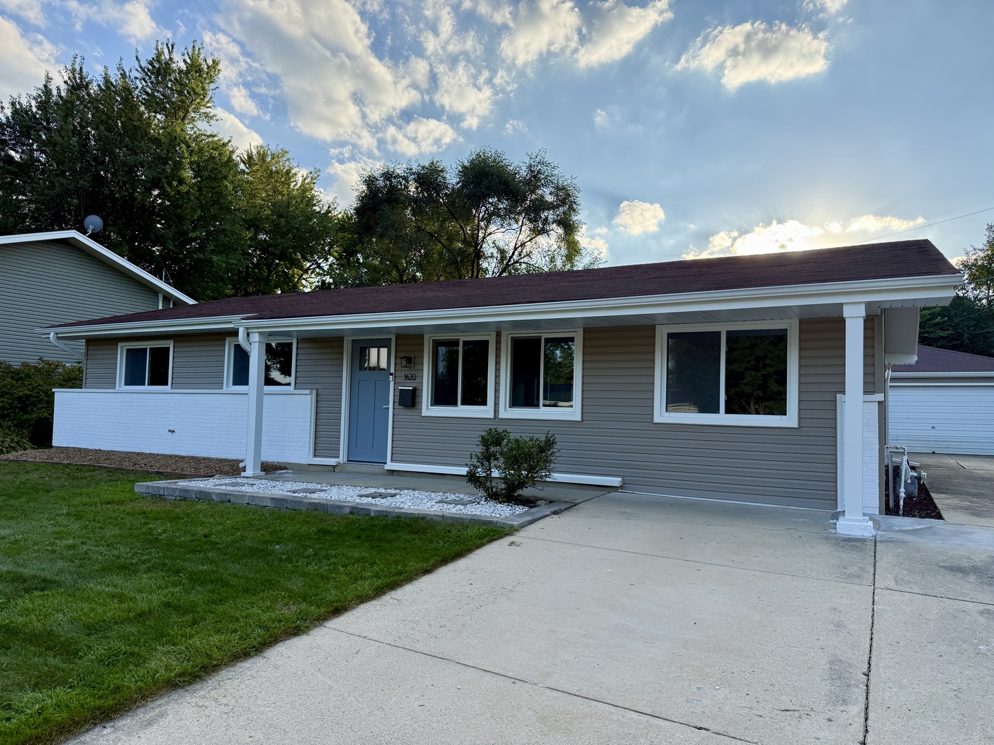 1420 Cooper Road, Hoffman Estates IL 60169