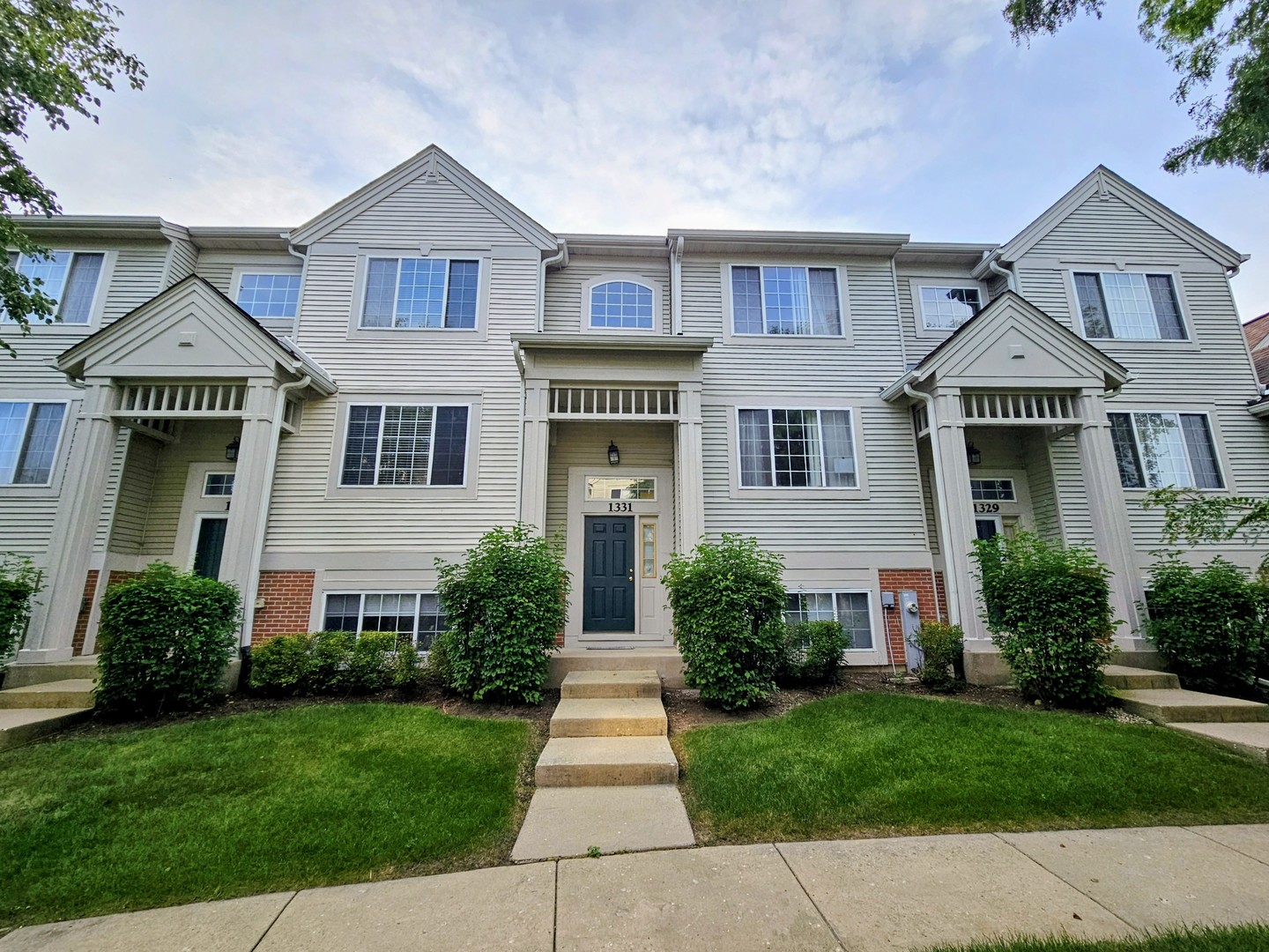 1331 NEW HAVEN Drive, Cary IL 60013