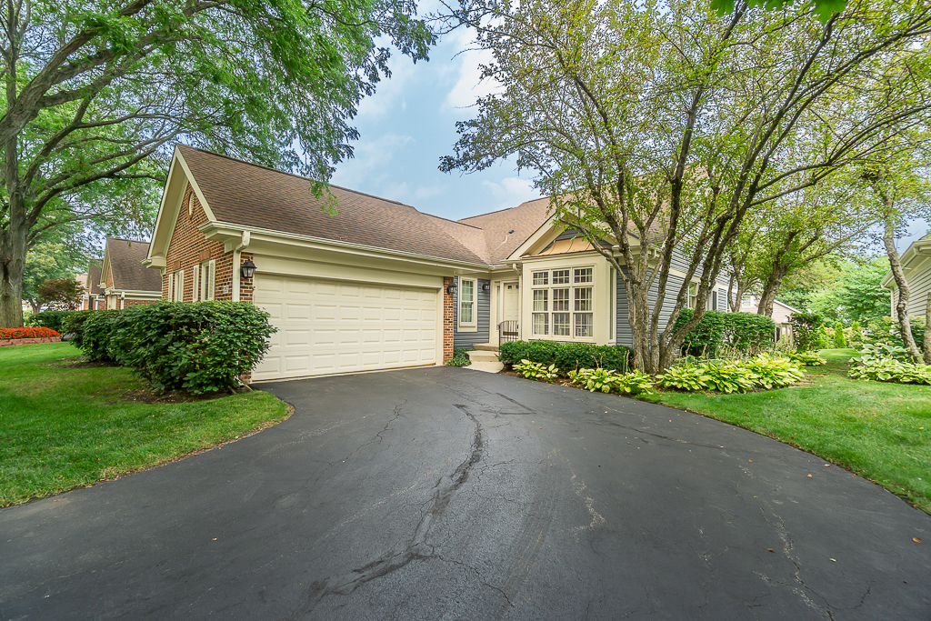 2157 N Lake Shore Circle, Arlington Heights IL 60004