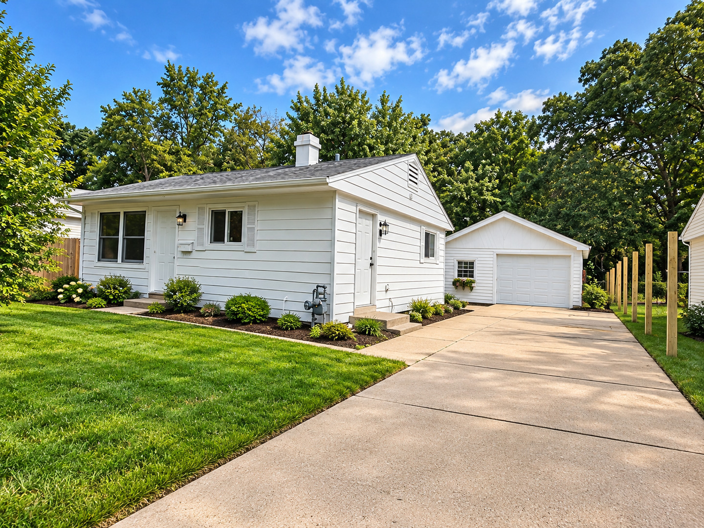 63 Sparrow Road, Carpentersville IL 60110