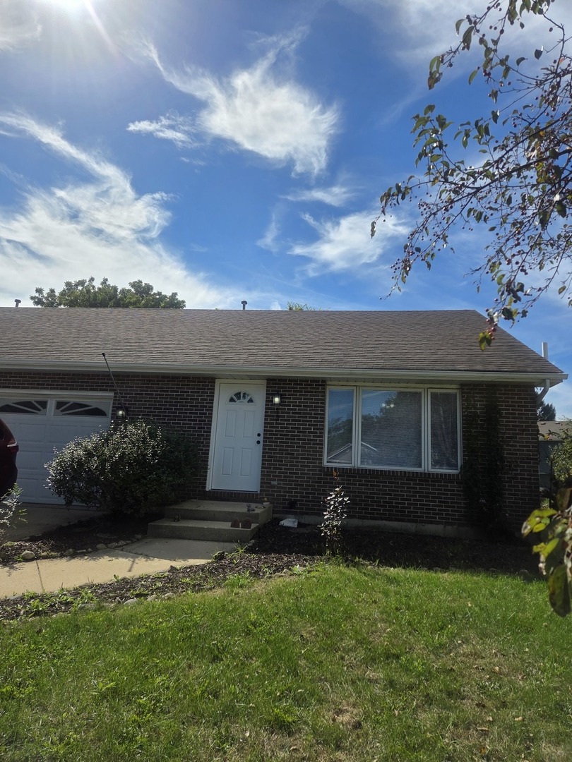 17 Pine Court, South Elgin IL 60177