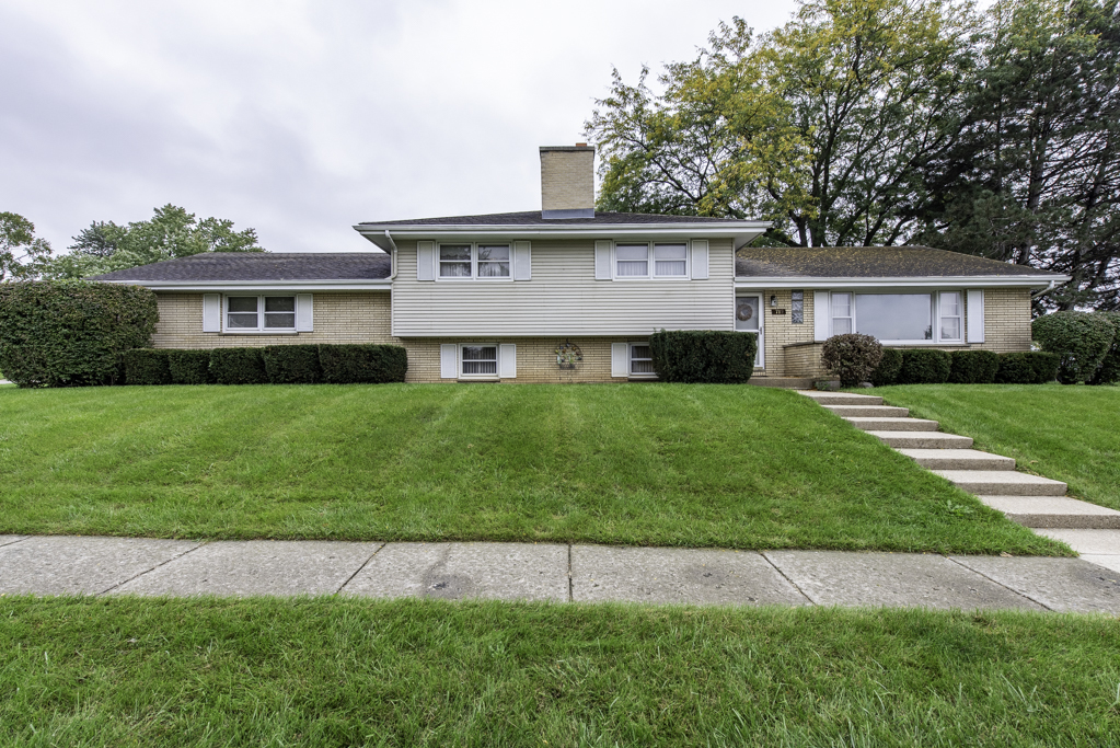719 Hillside Avenue, Antioch IL 60002