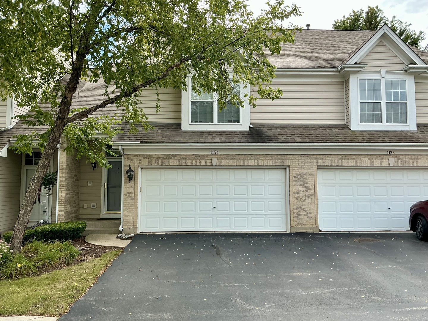 1121 E Danbury Drive, Cary IL 60013