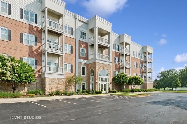 3975 Idlewild Lane Unit 204, Naperville IL 60564