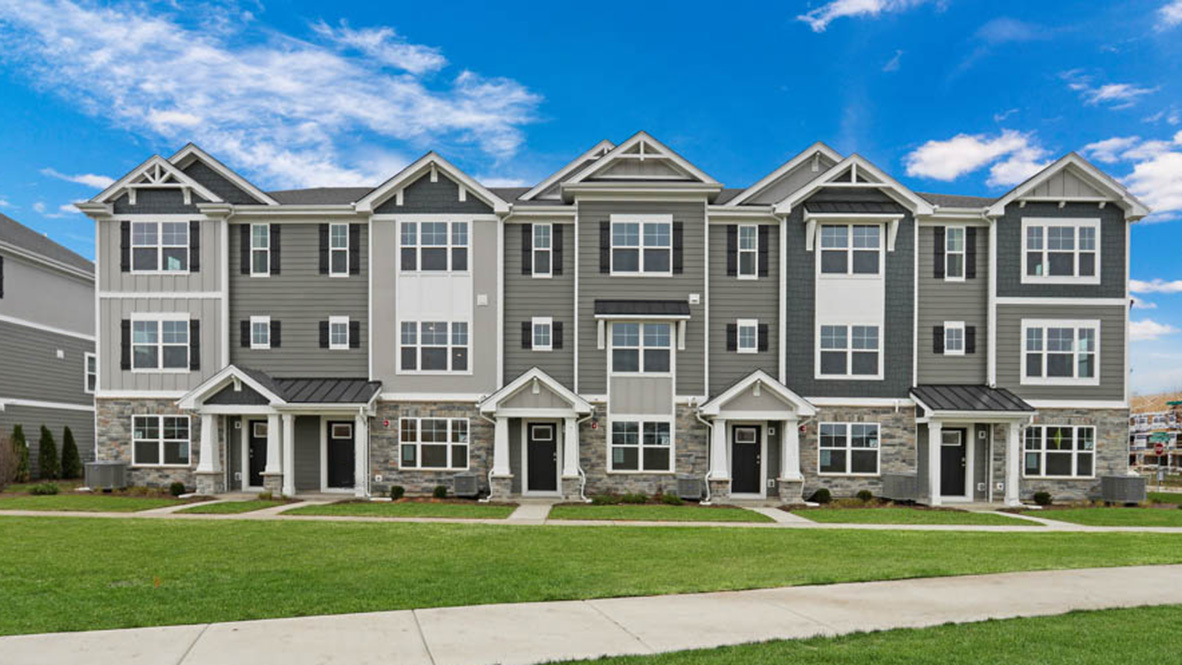 417 Lakeshore Court, St. Charles IL 60174