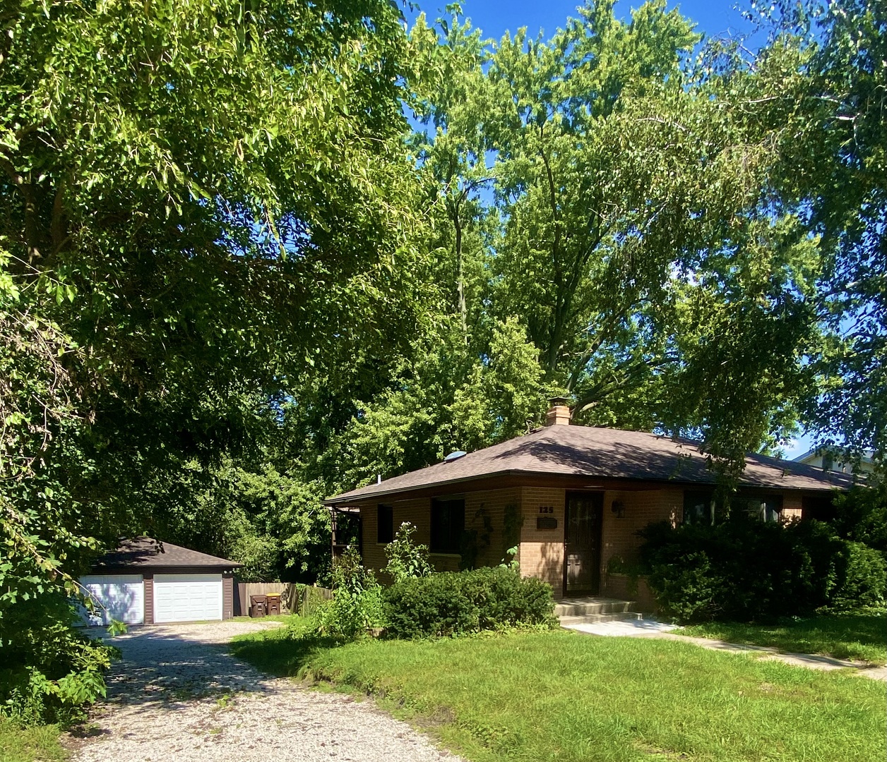 125 E Kimball Avenue, Woodstock IL 60098