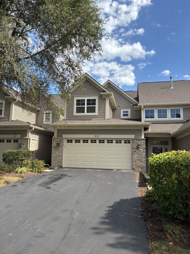 371 HICKORY Lane, South Elgin IL 60177