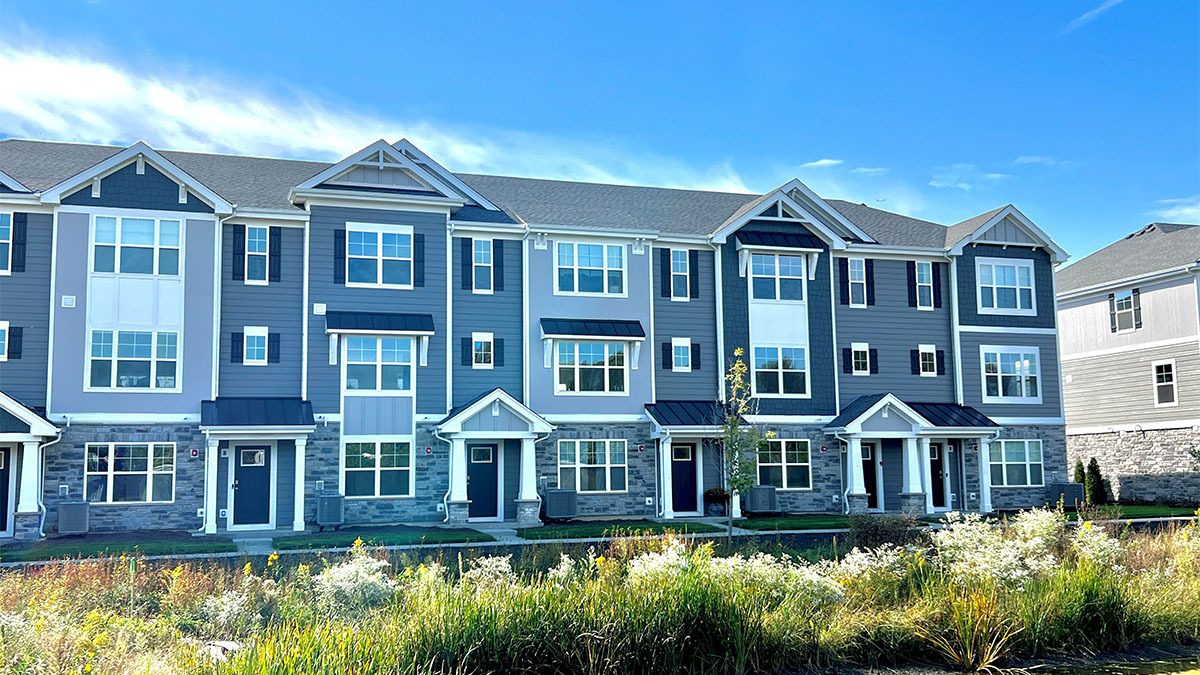 415 Lakeshore Court, St. Charles IL 60174