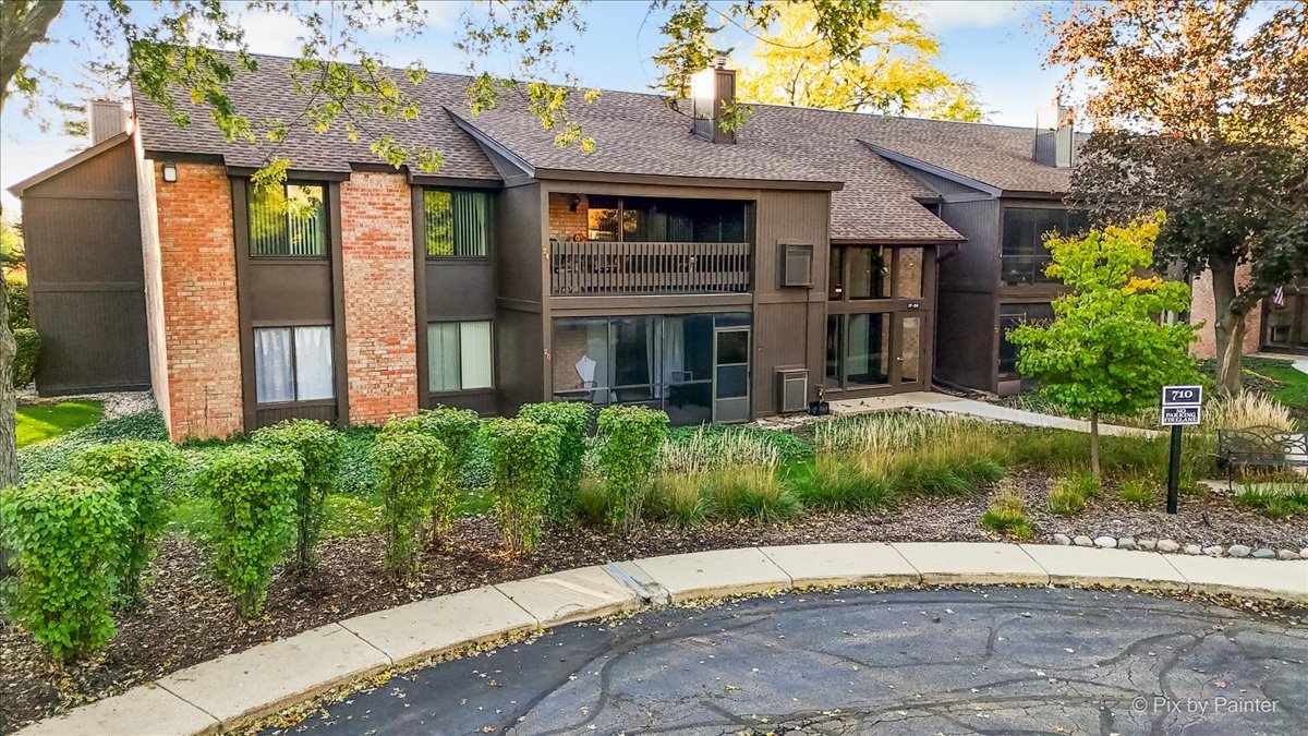 710 Saint Andrews Lane Unit 23, Crystal Lake IL 60014