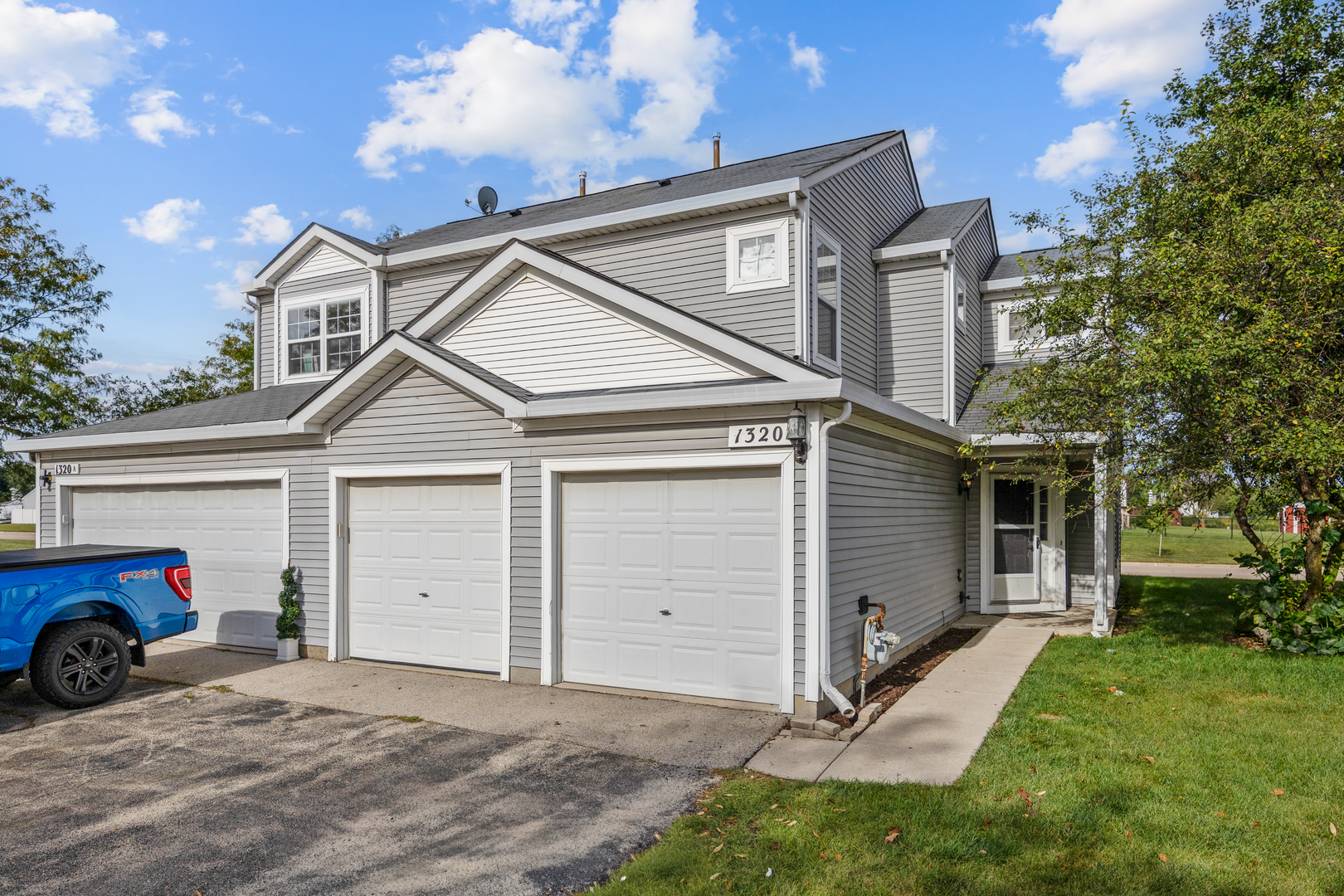 1320 Jenna Drive Unit B, South Elgin IL 60177