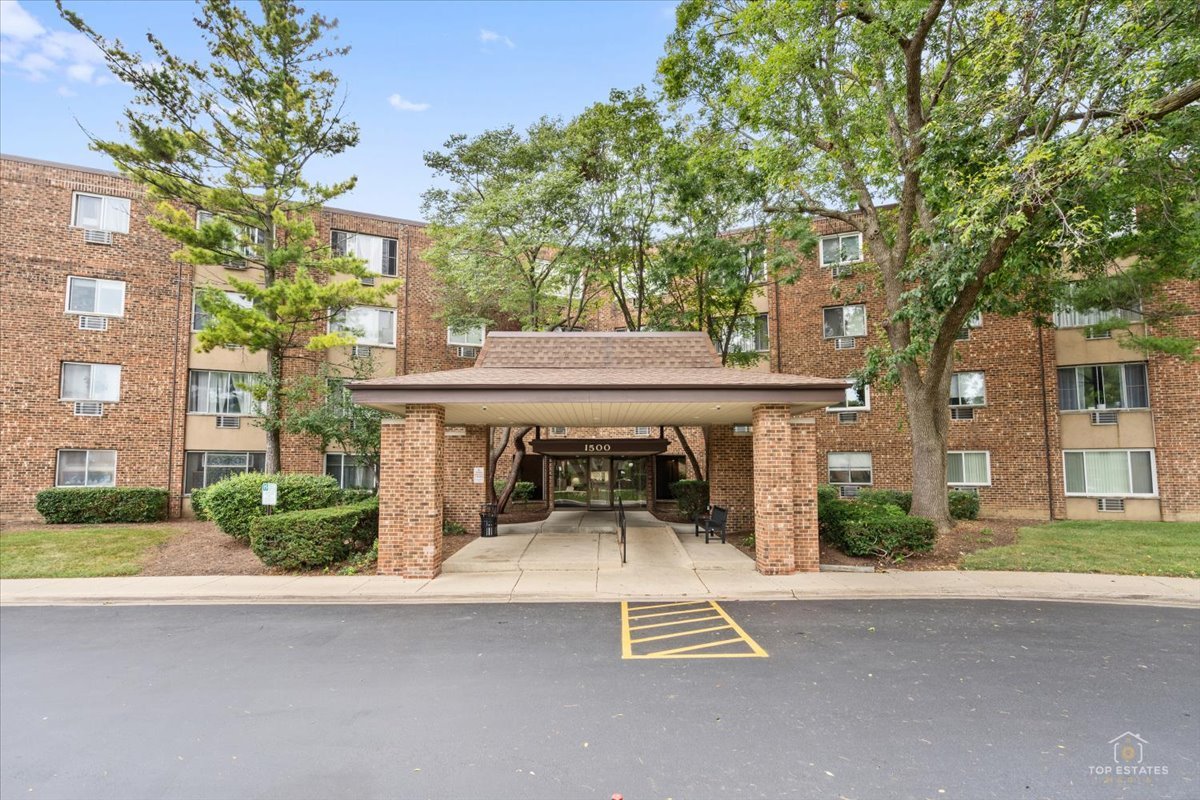 1500 Robin Circle Unit 306, Hoffman Estates IL 60169