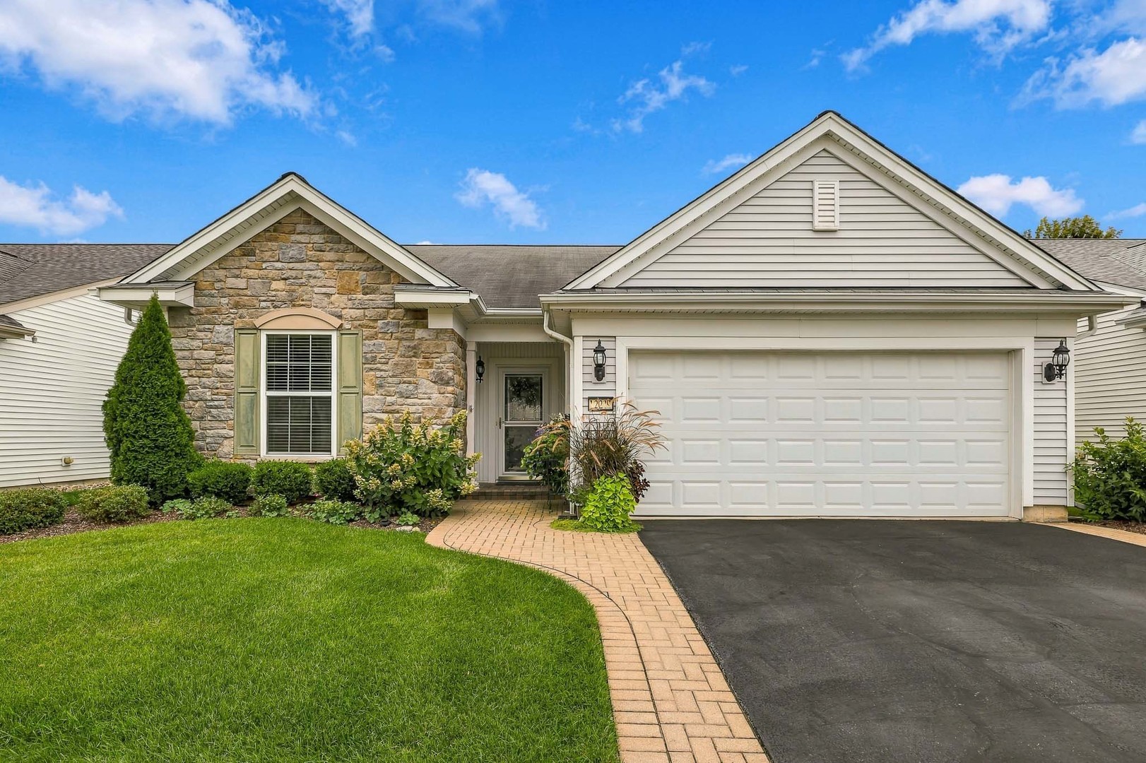 12211 Russet Lane, Huntley IL 60142