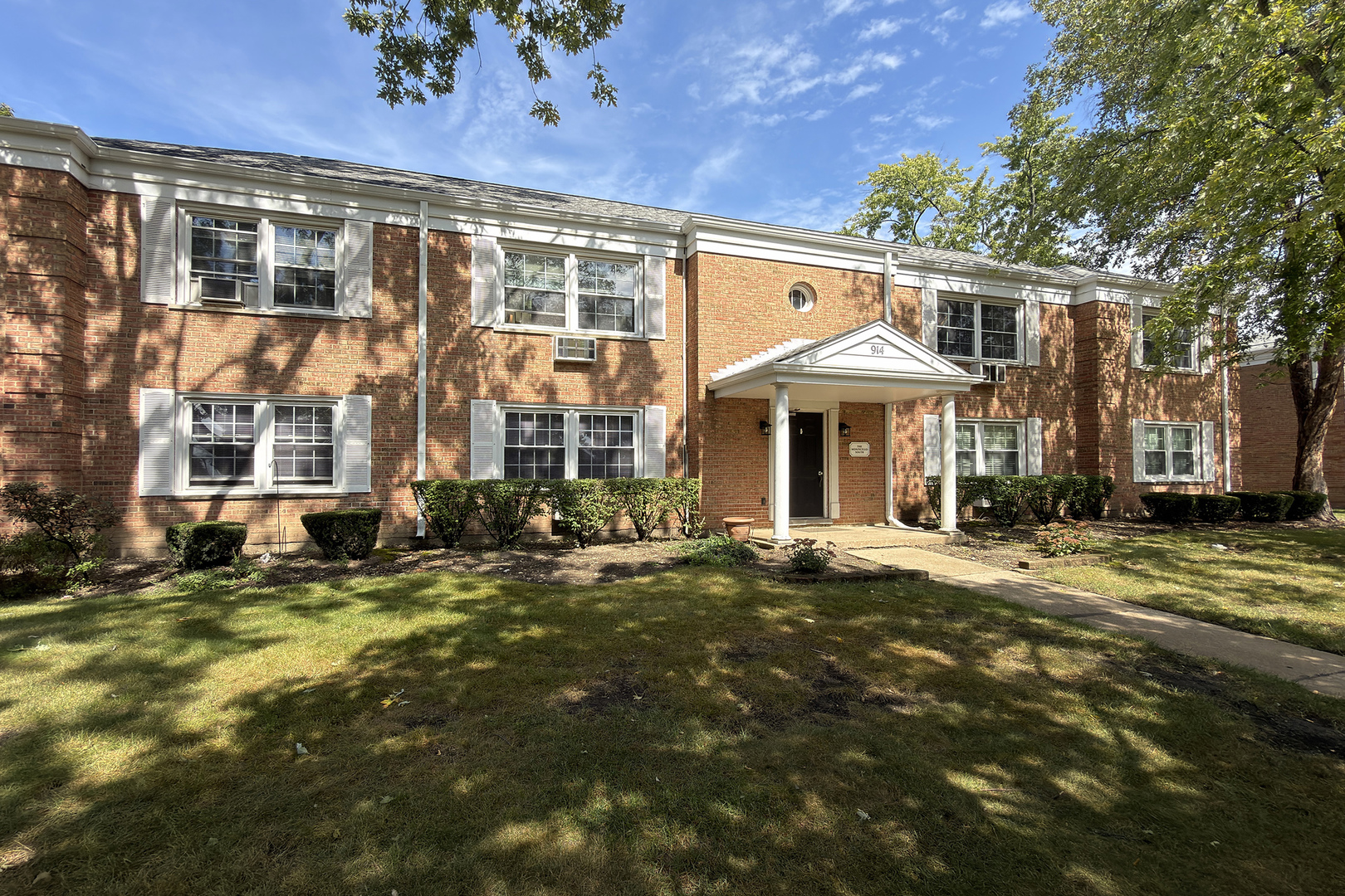914 W St. James Street Unit 1, Arlington Heights IL 60005