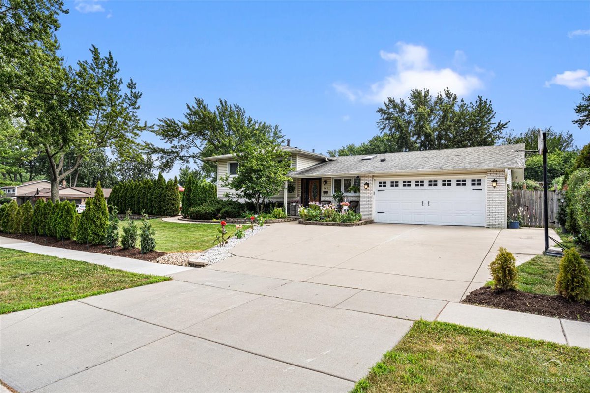 321 Hickory Lane, Schaumburg IL 60193