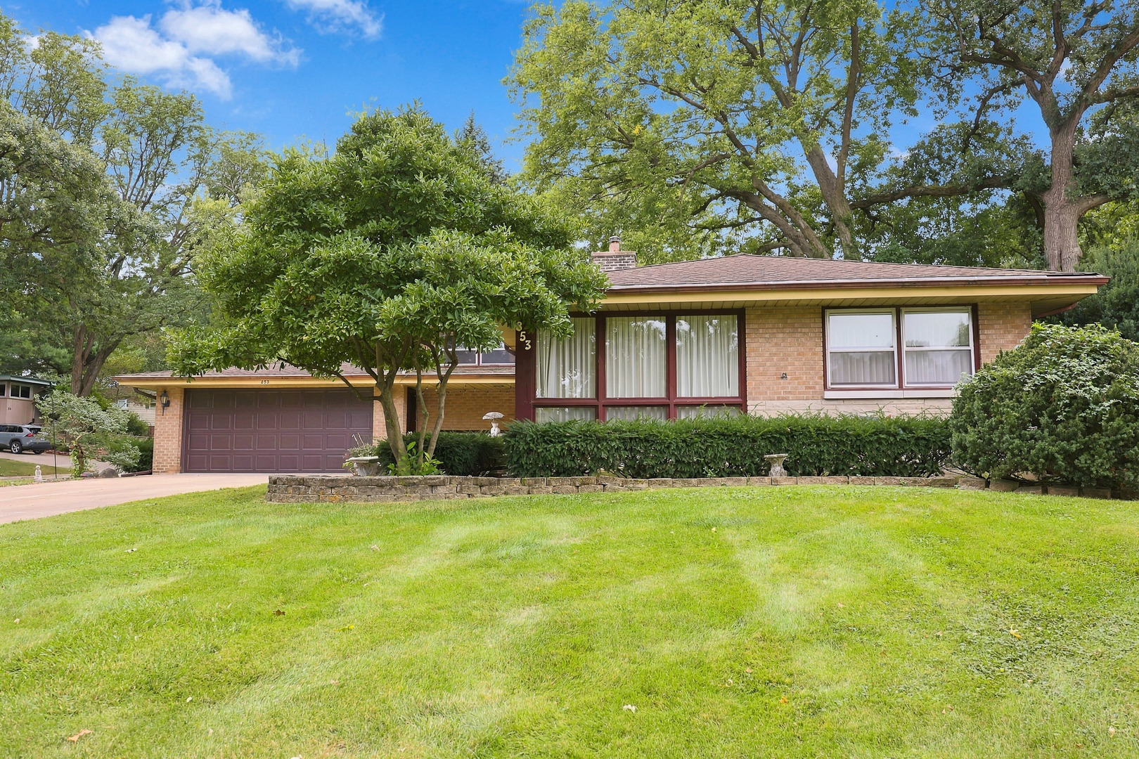 853 Edgewater Drive, Naperville IL 60540