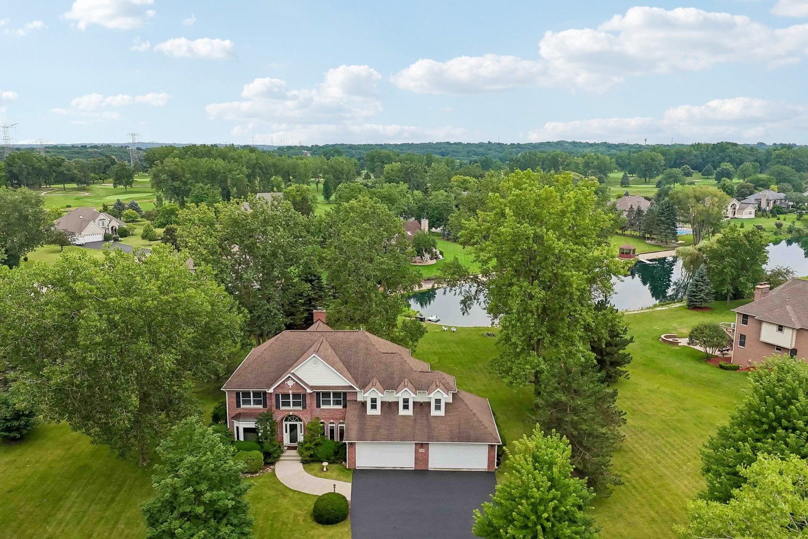 2203 Crystal Way, Crystal Lake IL 60012