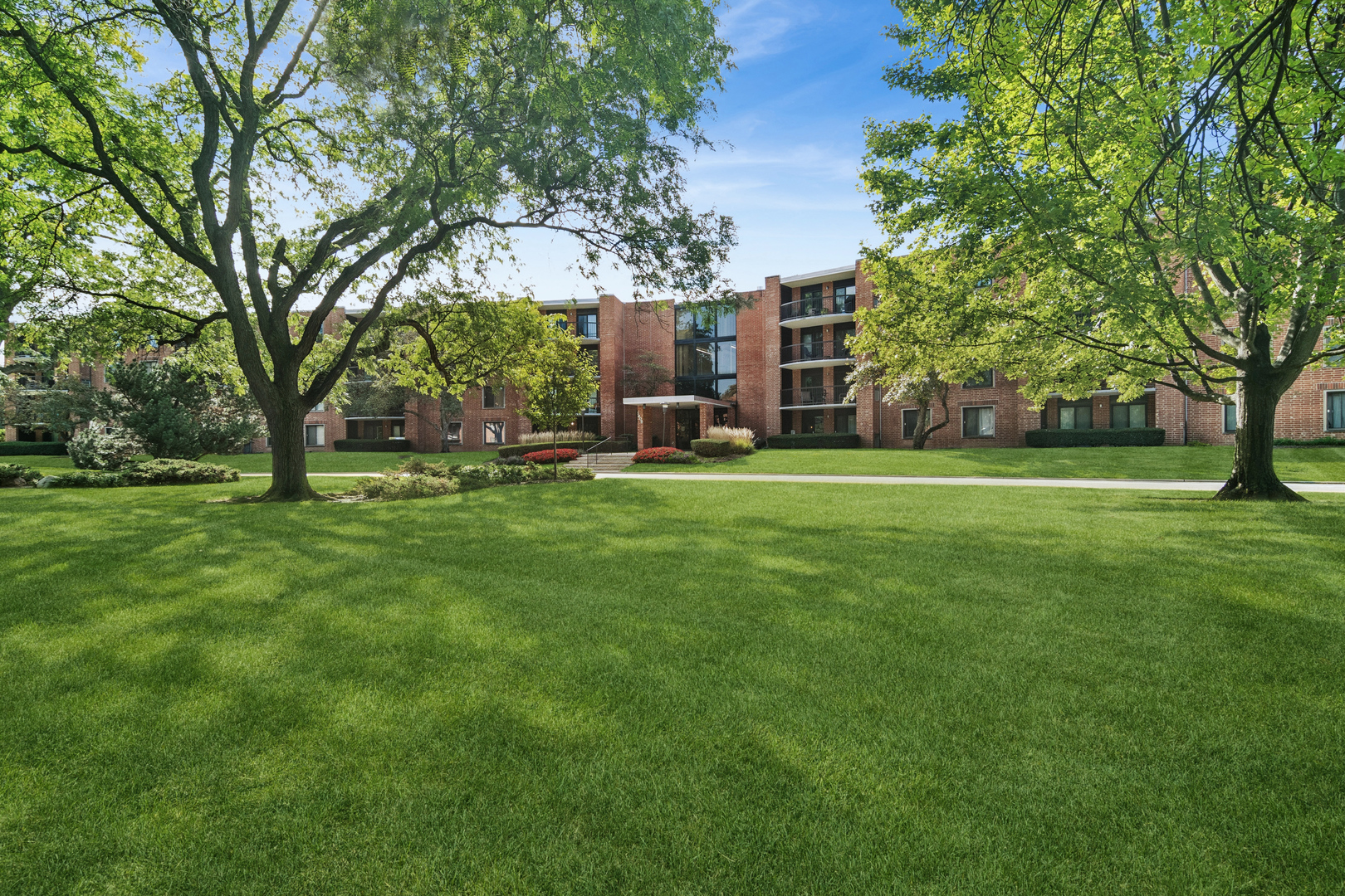 1605 E Central Road Unit 213-B, Arlington Heights IL 60005