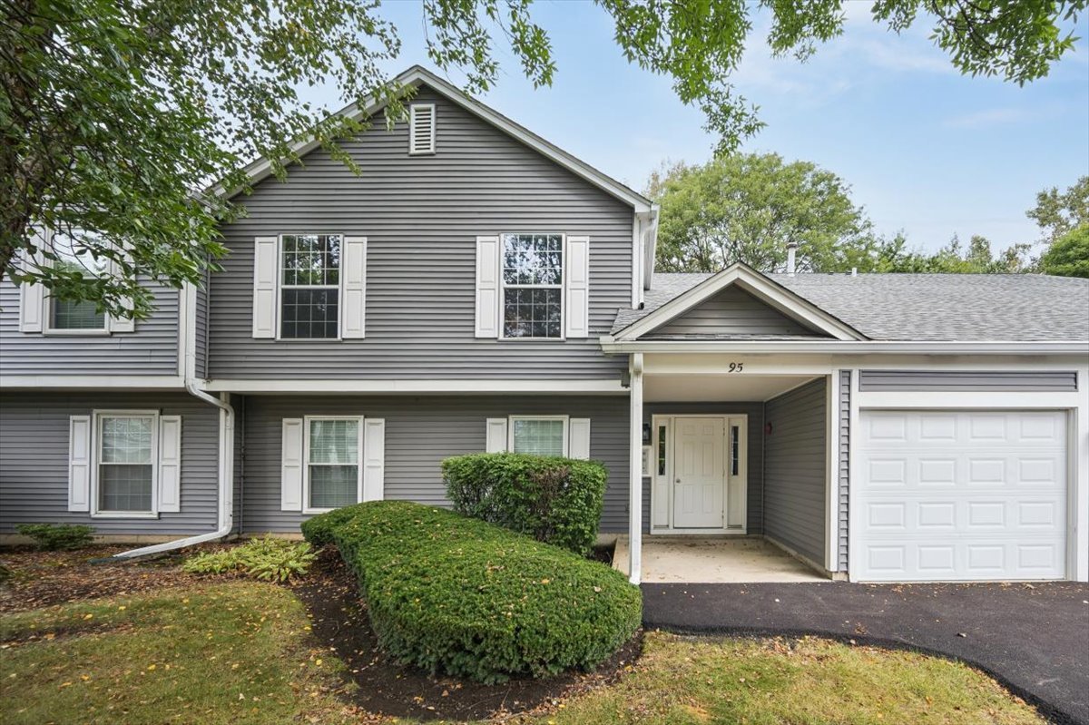 95 Midhurst Court Unit 201D, Naperville IL 60565