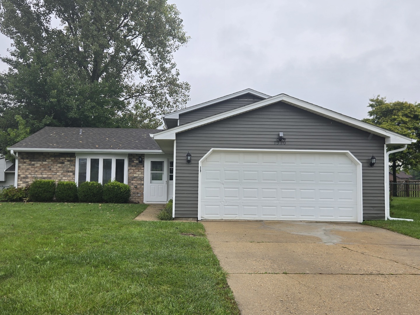 1310 Leawood Drive, Elgin IL 60120