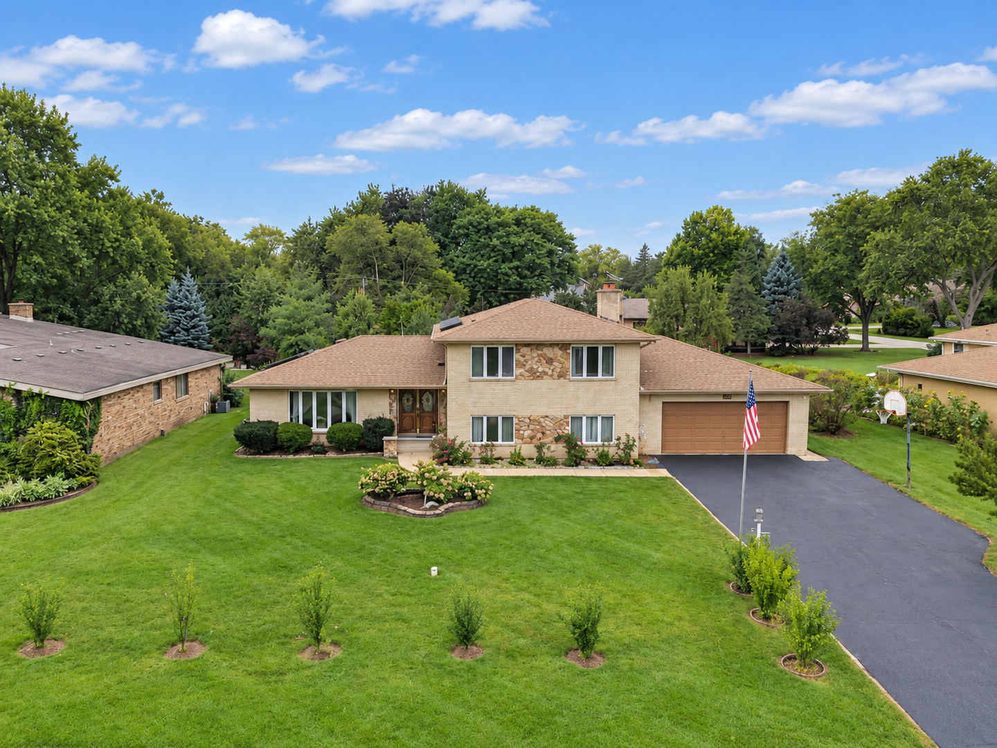 1428 Roslyn Road, Schaumburg IL 60193