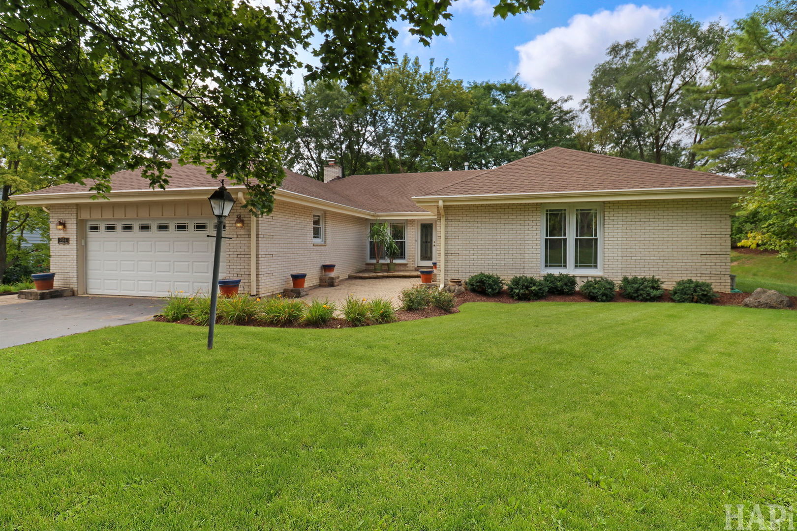 994 Commonwealth Court, Barrington IL 60010