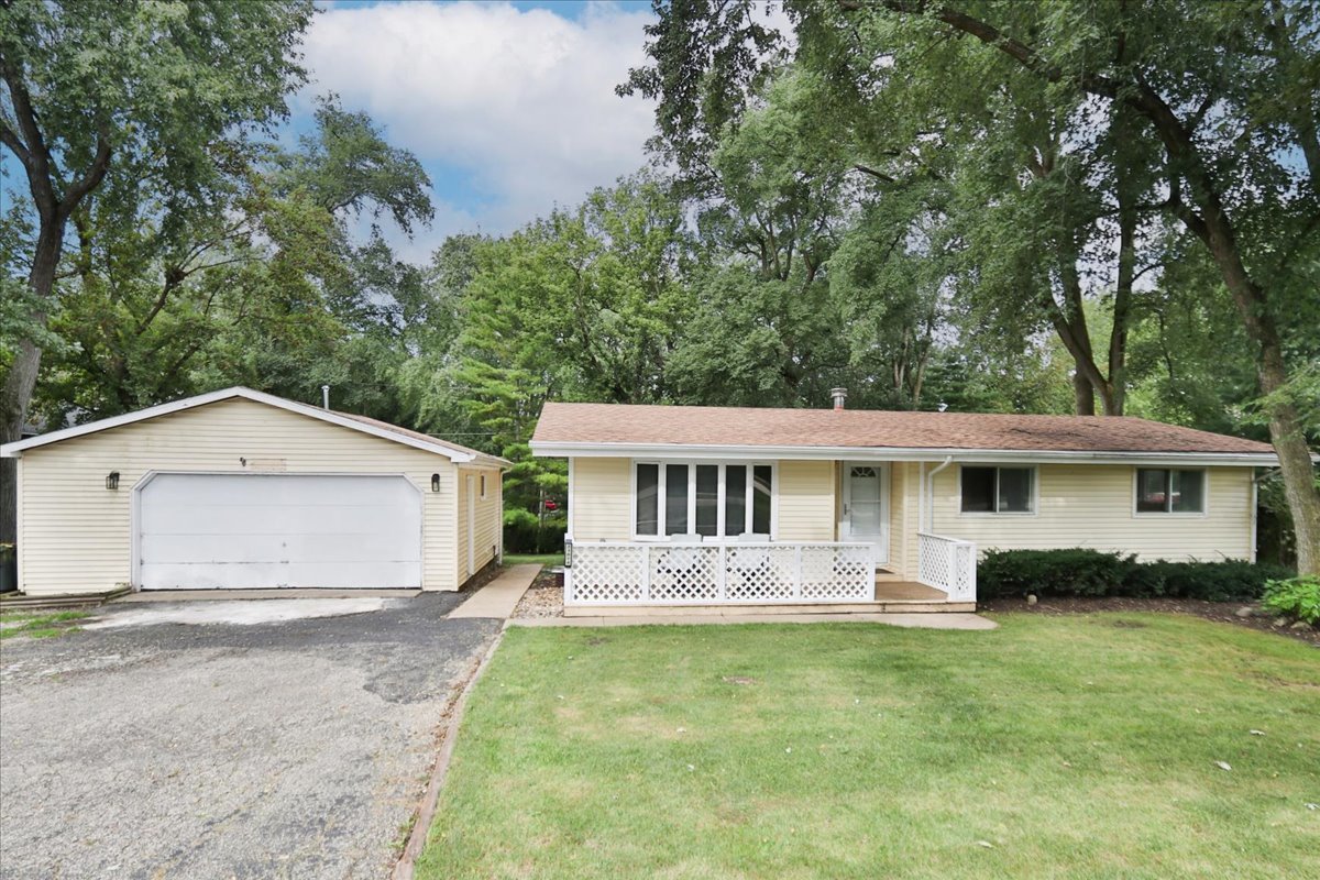 23874 N Echo Lake Road, Lake Zurich IL 60047