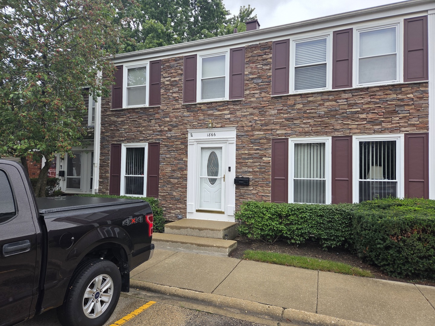 1866 Wellington Place, Hoffman Estates IL 60169