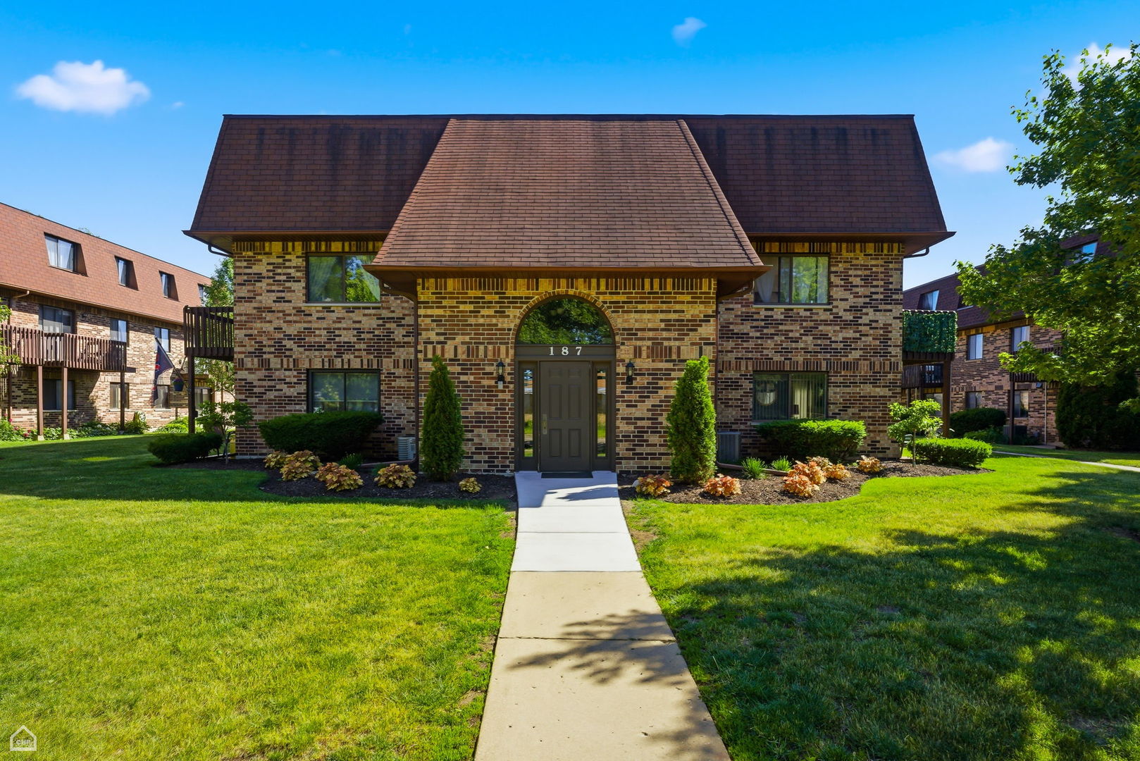 187 Uteg Street Unit 206B, Crystal Lake IL 60014