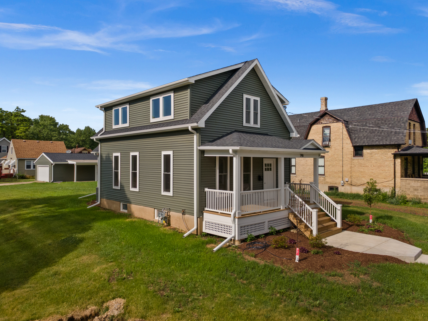 790 Wing Street, Elgin IL 60123