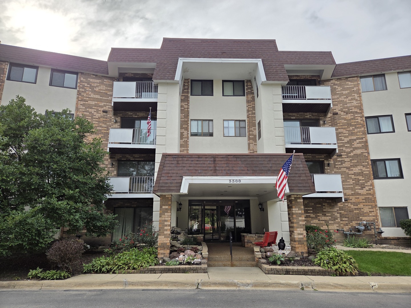 3300 N Carriageway Drive Unit 211, Arlington Heights IL 60004