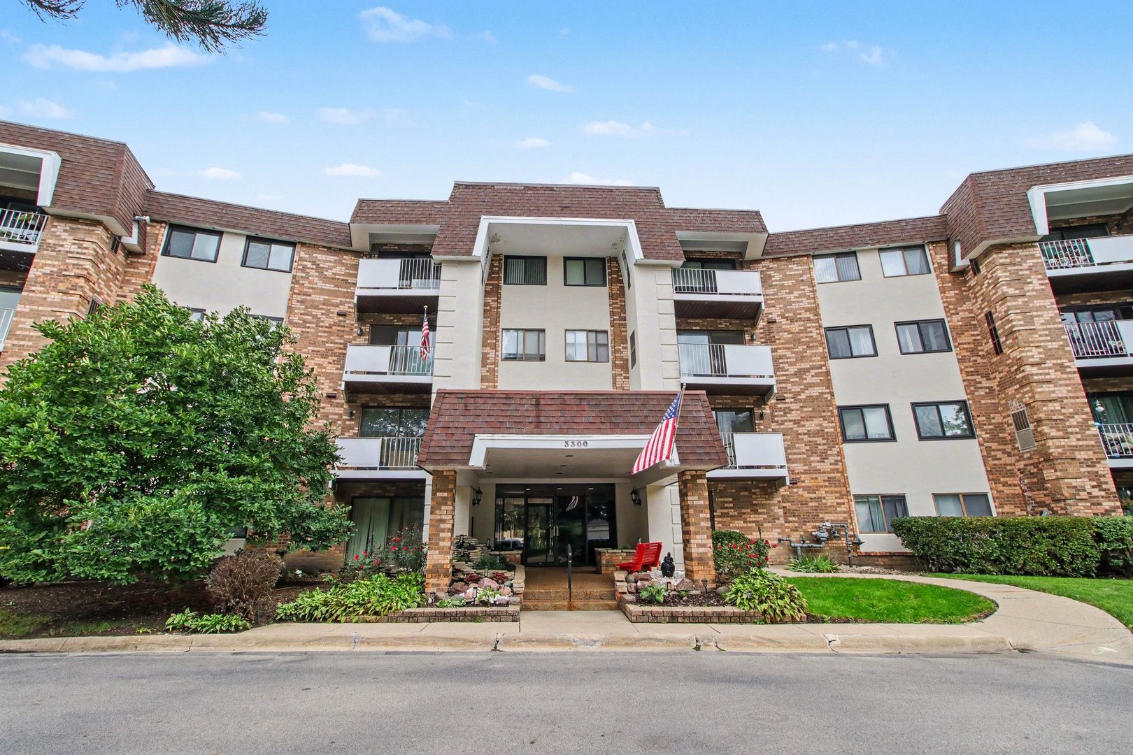 3300 N Carriageway Drive Unit 216, Arlington Heights IL 60004