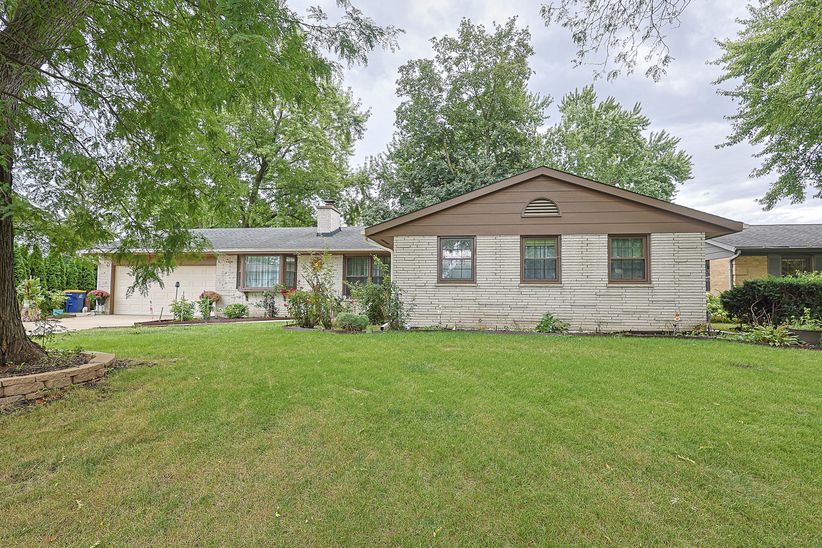 1431 Maple Lane, Elgin IL 60123
