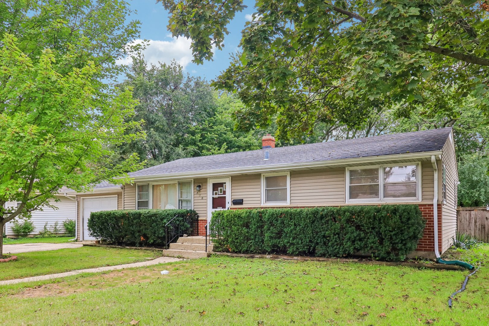 370 W Margaret Terrace, Cary IL 60013