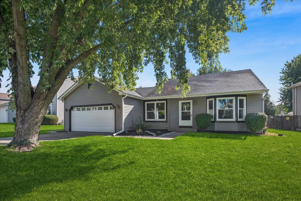 304 S Cross Trail, Mchenry IL 60050